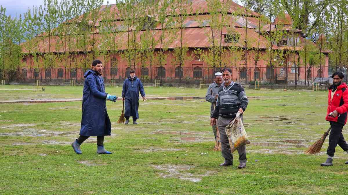 Eid prayers at Eidgah | No security clearance yet: Sources