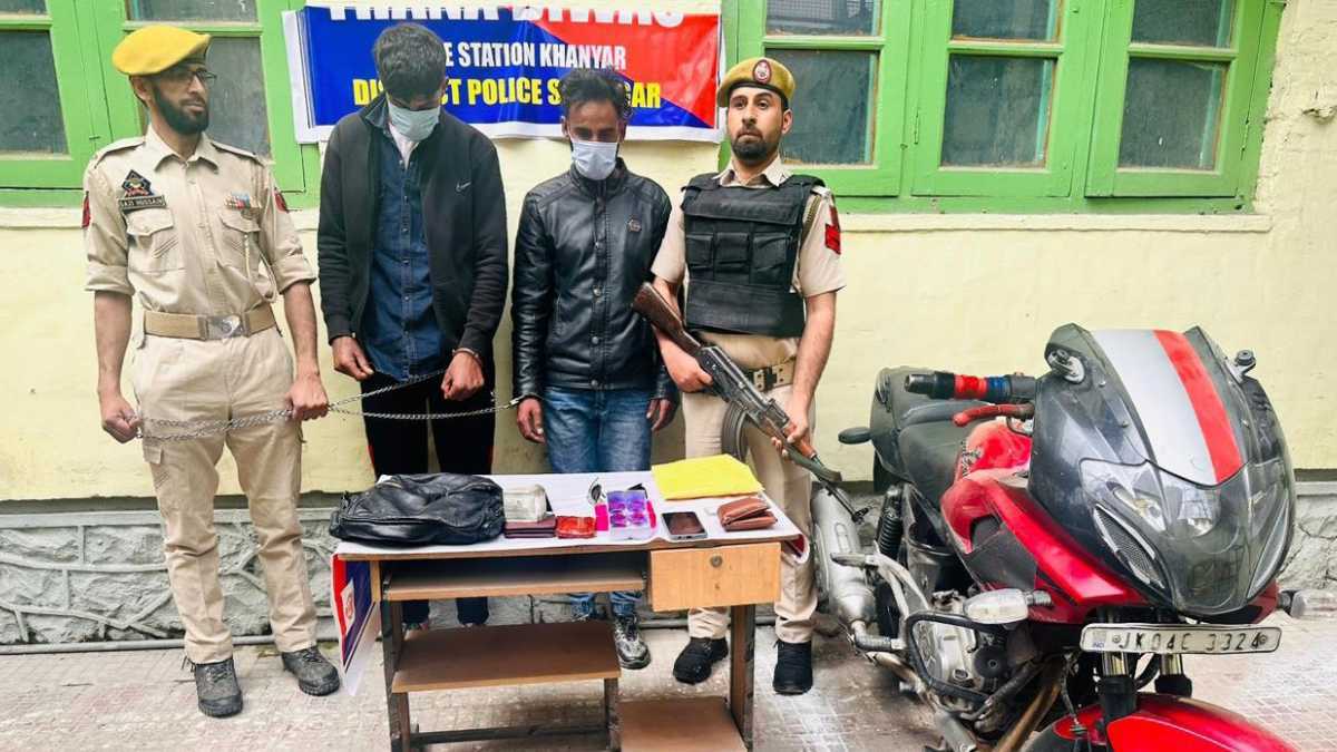 Two bike borne thieves rob tourist in Sgr, held: Police