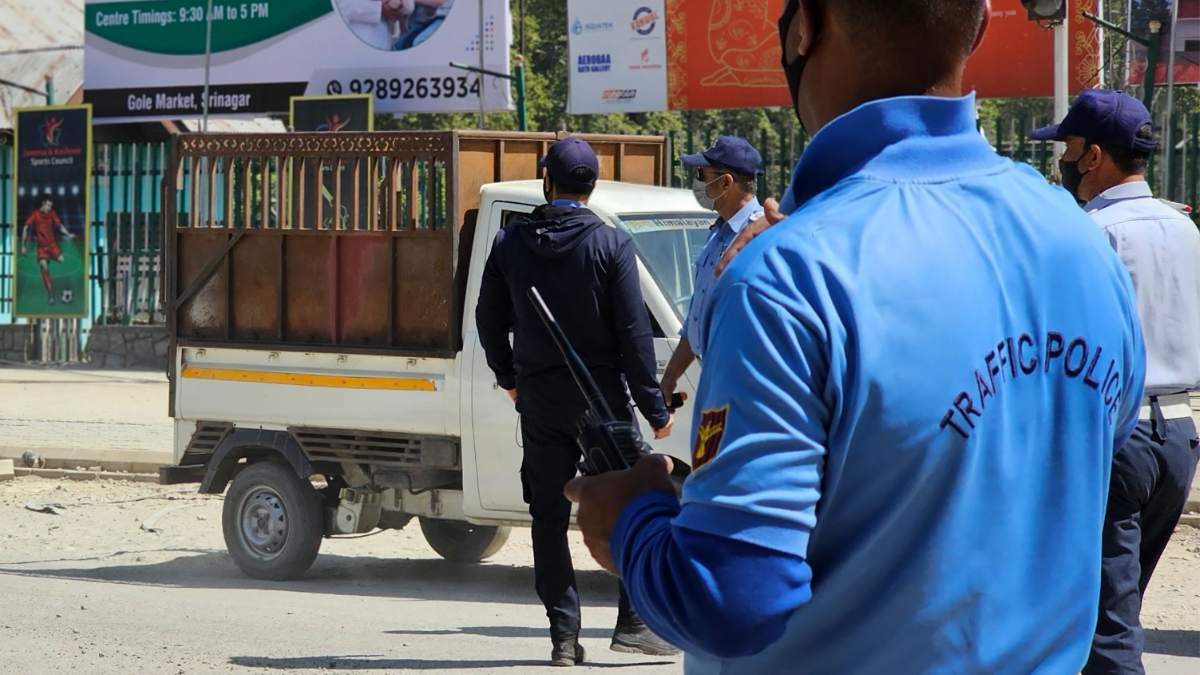 2 traffic cops in suspended over ‘gross misconduct’ in Kashmir