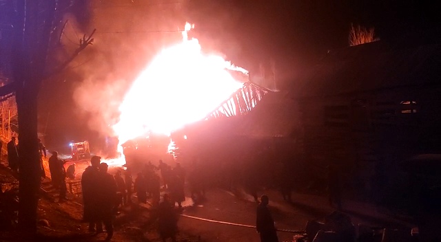 Five residential houses gutted in overnight blaze in Tulail