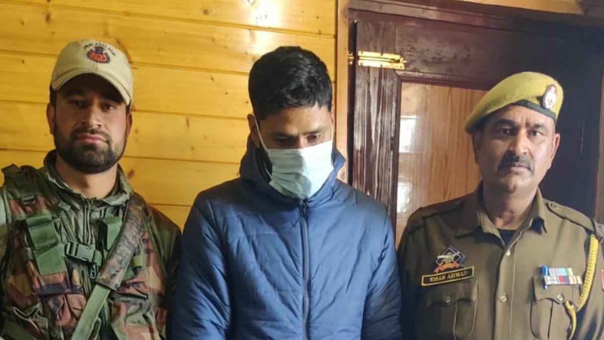 Fraudster selling fake Gandola tickets in Gulmarg held: Police