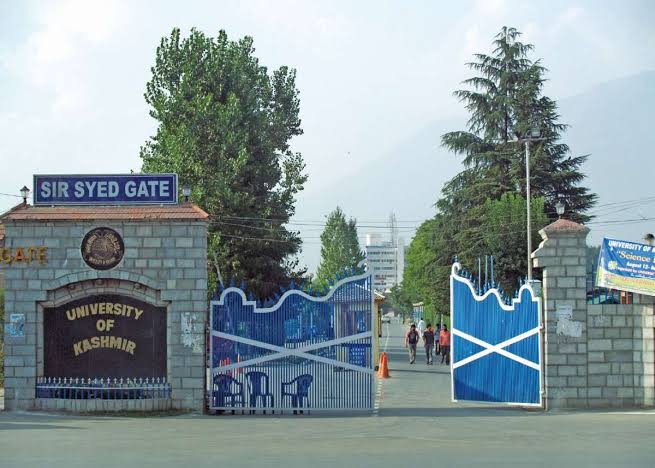 Kashmir University fails to defend court cases; bailable warrant issued against Registrar