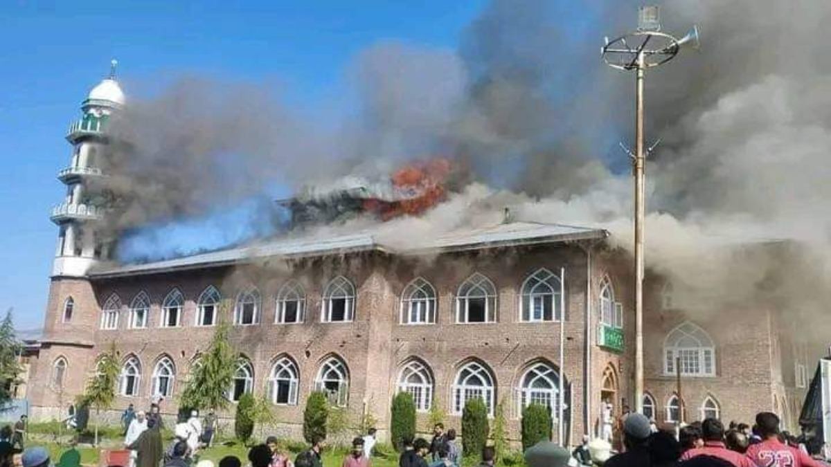 Jamia Masjid gutted in massive blaze at Tral