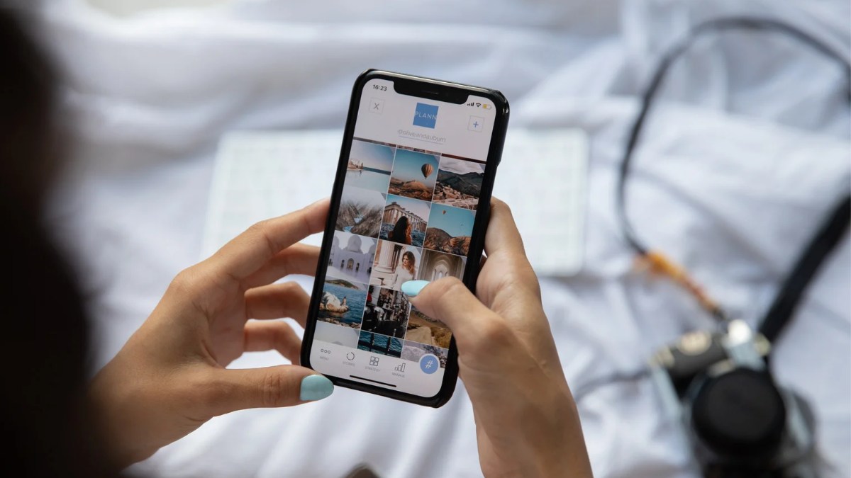 Using smartphone in toilet? Avoid it, or you will end up in hospital, says study