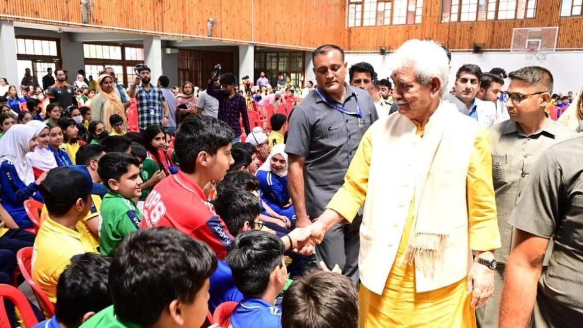 LG Manoj Sinha gifts his expensive watch to class 7th student in Sgr LG Manoj Sinha gifts his expensive watch to class 7th student in Sgr