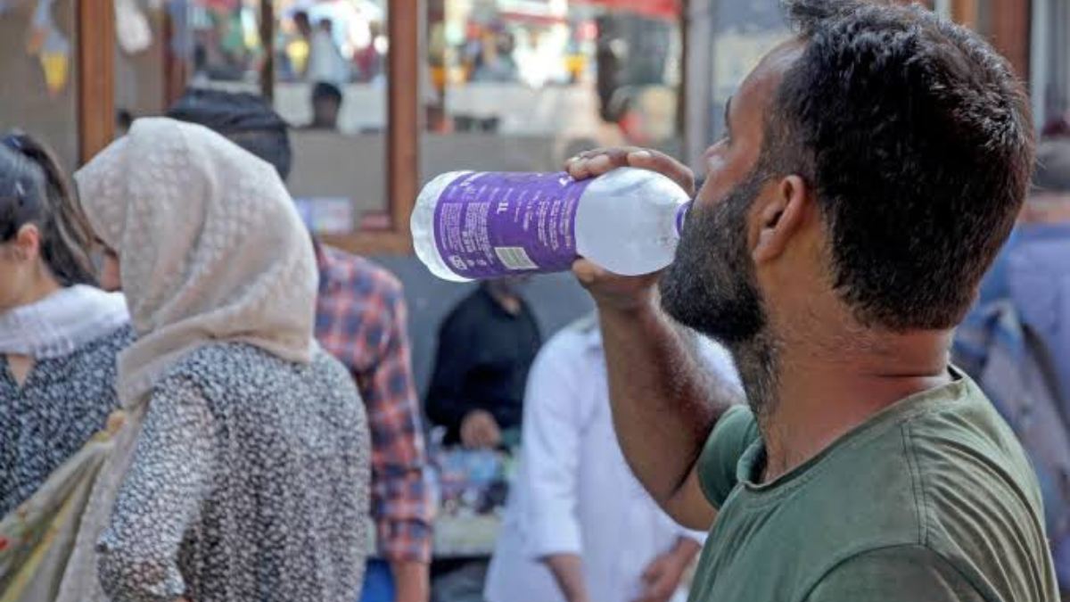 Kashmir reels under sweltering heat, Srinagar hottest at 34°c Kashmir reels under sweltering heat, Srinagar hottest at 34°c
