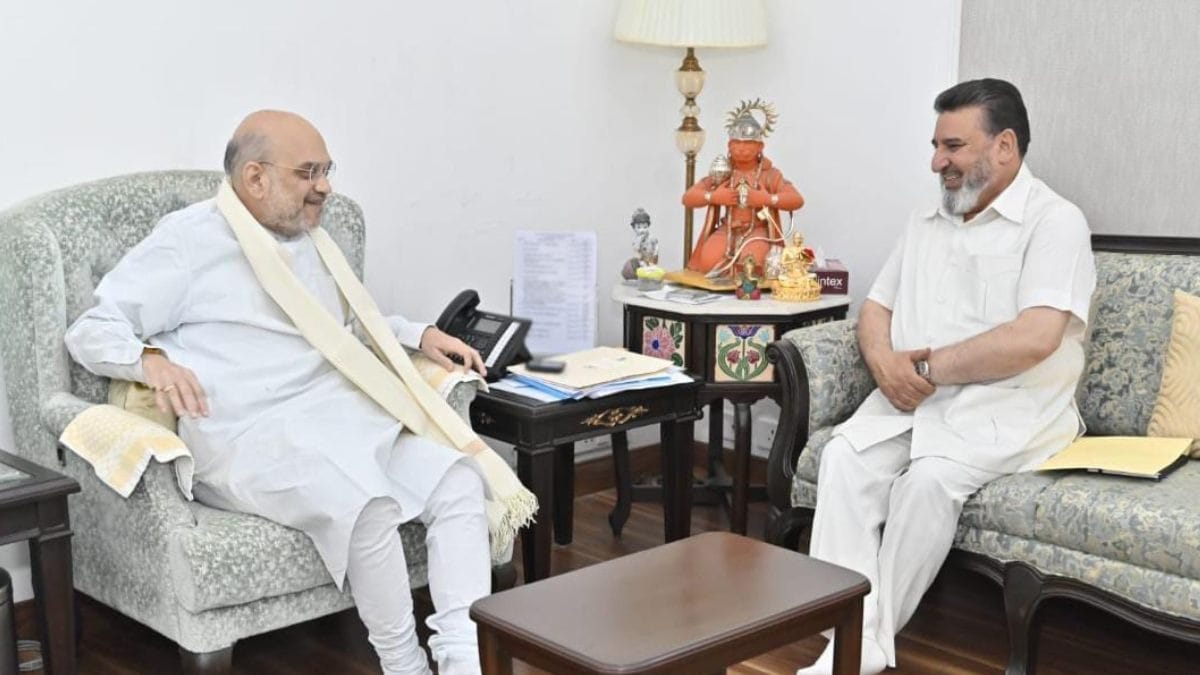 Altaf Bukhari calls on HM Amit Shah, emphasises the demand for release of prominent religious leaders on the eve of Eid Altaf Bukhari calls on HM Amit Shah, emphasises the demand for release of prominent religious leaders on the eve of Eid