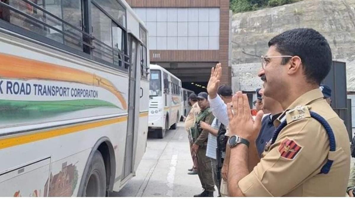 Amarnath Yatra: First batch of 3488 pilgrims reach Qazigund
