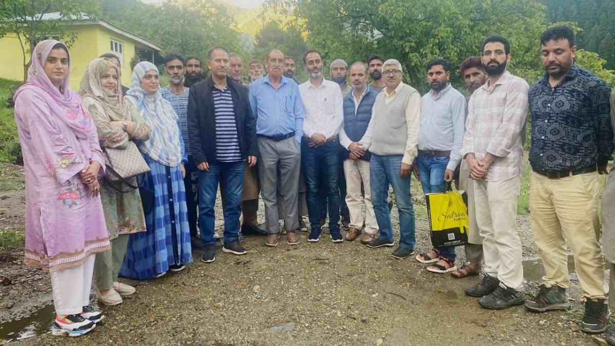 Director horticulture kashmir visits Kokernag, participates in Awareness camp Director horticulture kashmir visits Kokernag, participates in Awareness camp