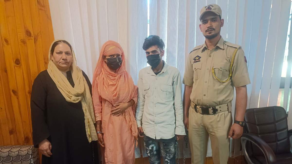 Stealing money from patients, attendants; Woman among two arrested from GMC Baramulla