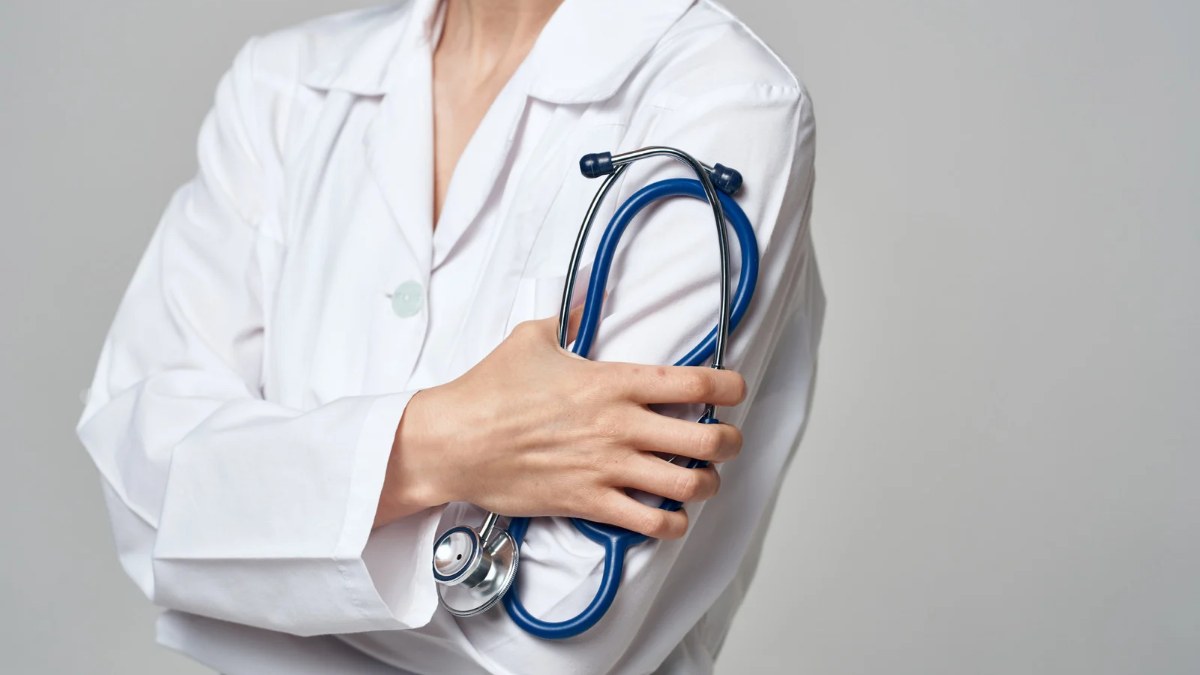 Senior doctors allege juniors being promoted to top positions in Kashmir Senior doctors allege juniors being promoted to top positions in Kashmir