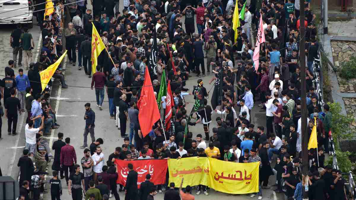 Admin allows 8th Muharram procession after over 3 decades; Sgr streets reverberate with praises for Hazrat Imam Hussain (AS) Admin allows 8th Muharram procession after over 3 decades; Sgr streets reverberate with praises for Hazrat Imam Hussain (AS)