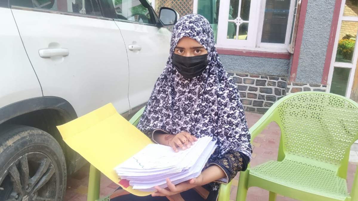 Shopian girl writes 30 chapters of Qur’an in two months