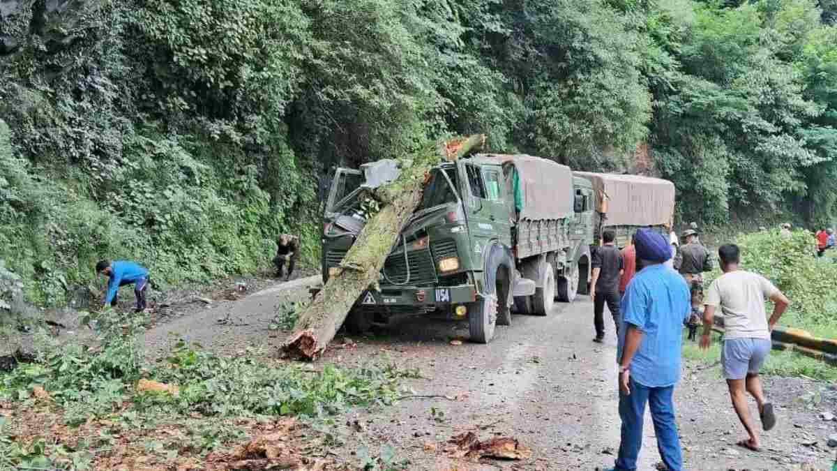 Two soldiers injured as tree falls on vehicle in Ramban Two soldiers injured as tree falls on vehicle in Ramban