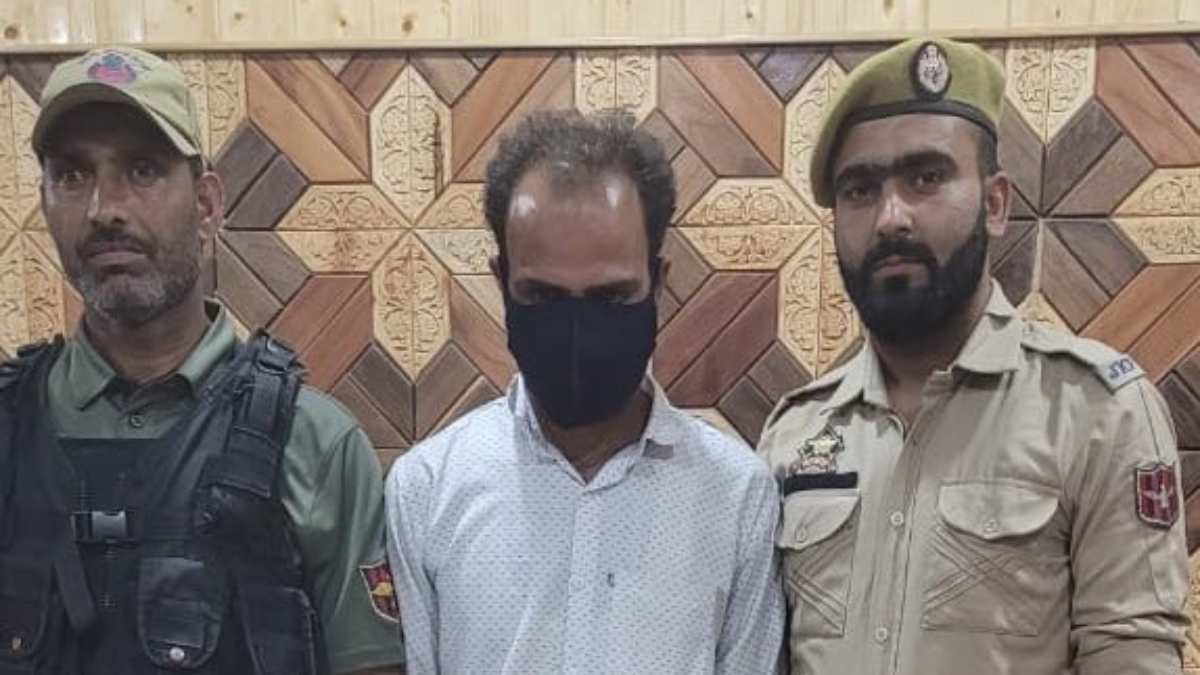 Man arrested for selling fake certificates in Srinagar Man arrested for selling fake certificates in Srinagar