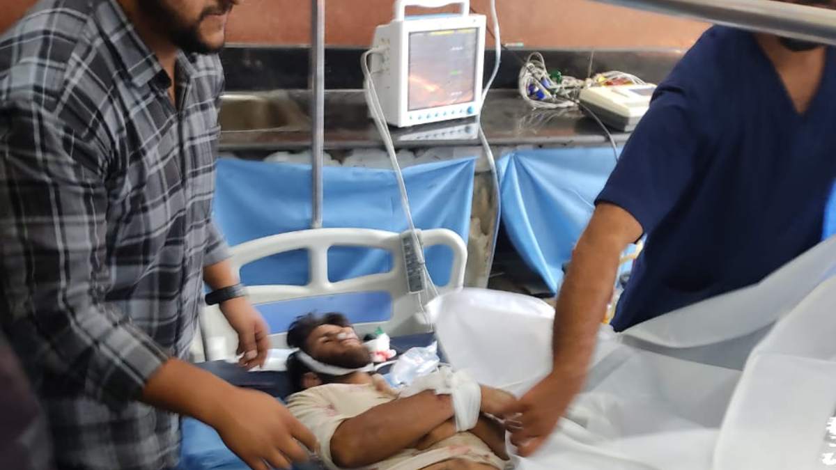 Tractor turns turtle in Shopian, labourer dies