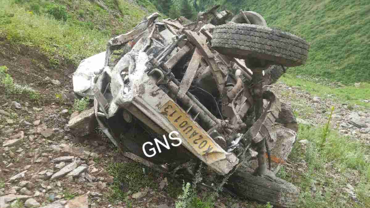 Man killed as vehicle rolls down into gorge in north Kashmir