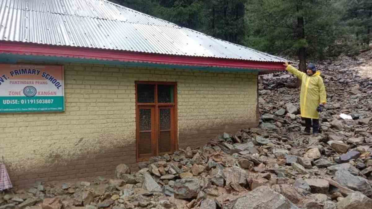 Several structures damaged as Cloudburst strikes Ganderbal village Several structures damaged as Cloudburst strikes Ganderbal village