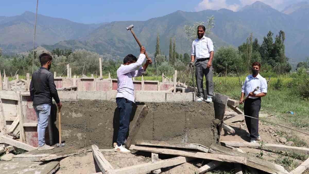 LCMA conducts demolition drive in Srinagar, warns of stringent action for construction work without permission