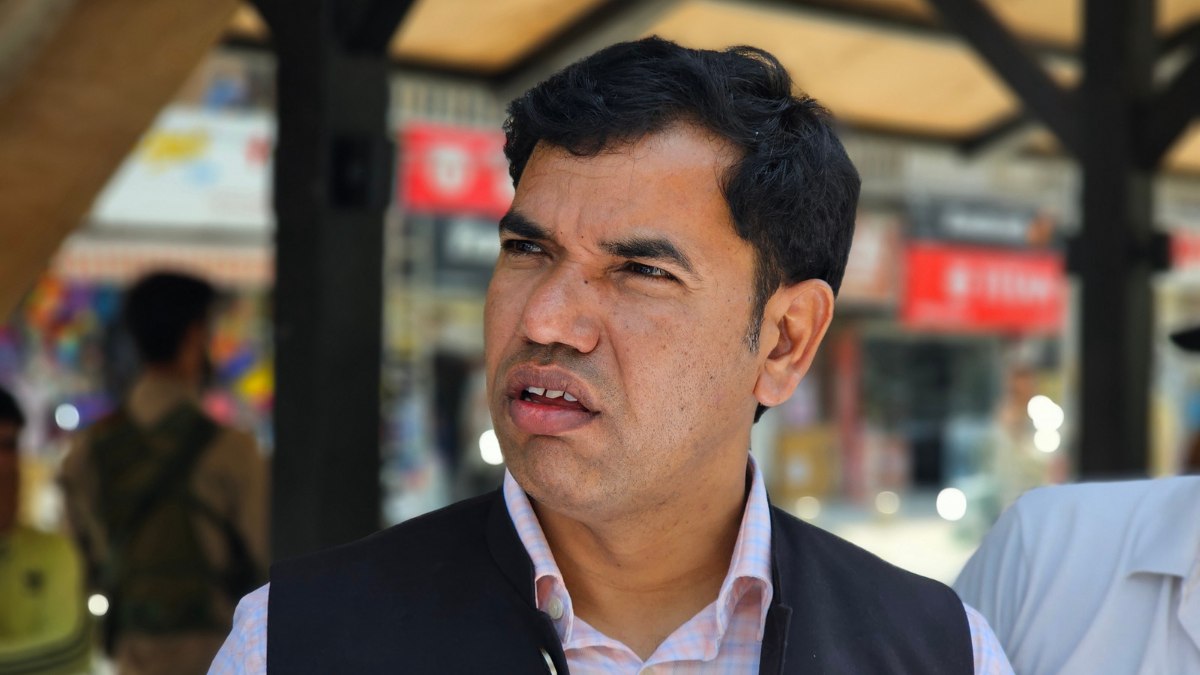 No restrictions, Internet blocakde on I-Day in Kashmir: Div Com