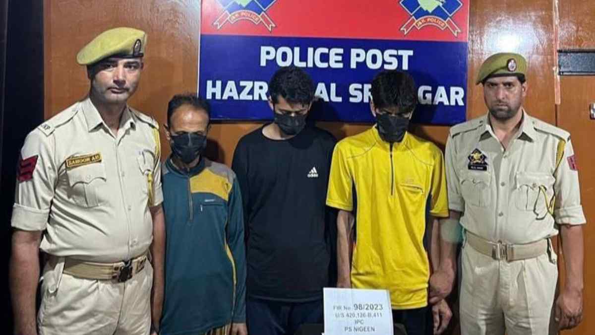3 thugs arrested for cheating old woman at Hazratbal 3 thugs arrested for cheating old woman at Hazratbal