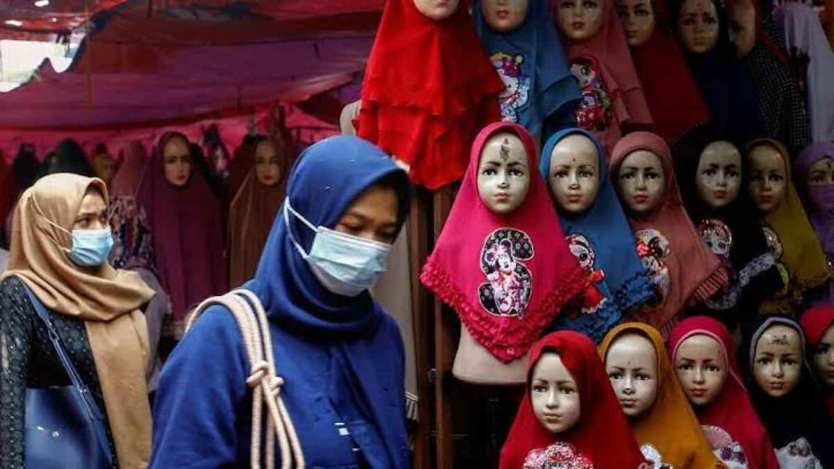 School partially shaves heads of 14 girls for ‘incorrectly’ wearing Hijab