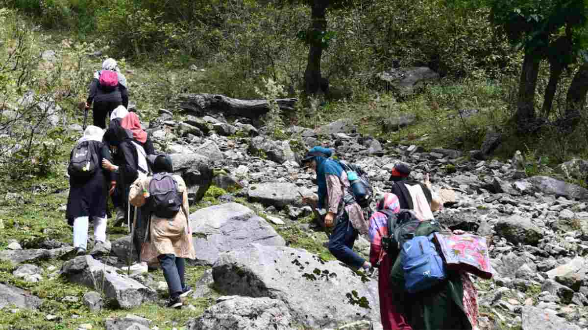Ganderbal girls start trekking group to ‘prevent youth from social evils’