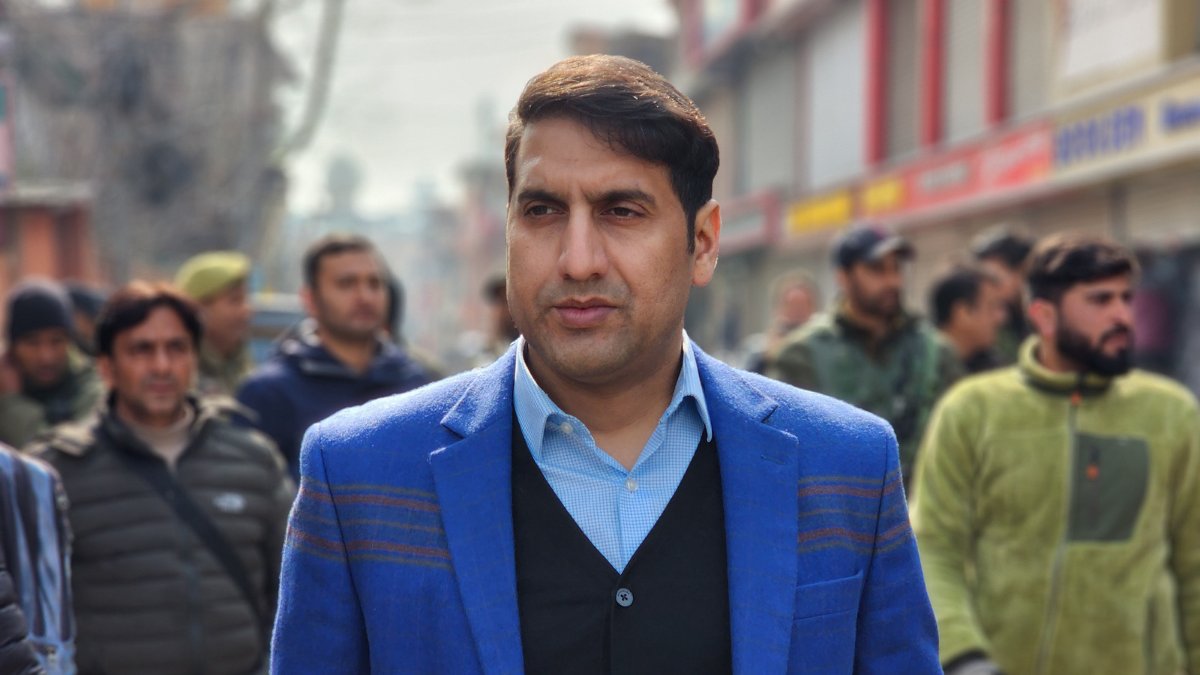 DC Srinagar Mohammad Aijaz Asad bereaved