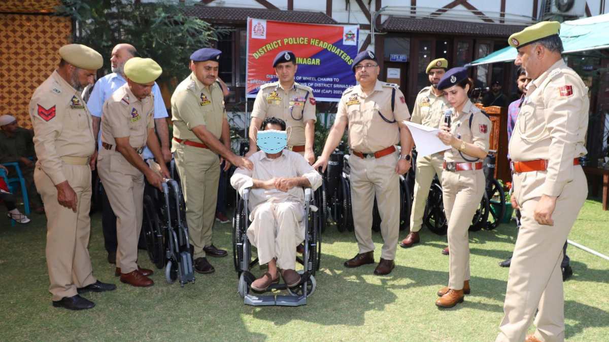 Srinagar police distribute 29 wheelchairs among specially-abled persons