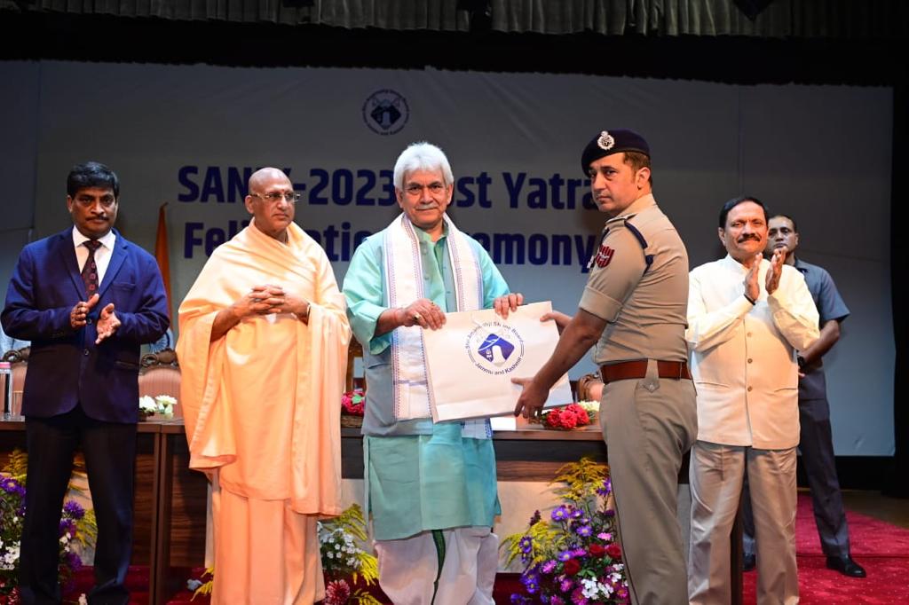 LG felicitates officers of Civil admin, JKP, Army, Air force, CAPFs, NDRF, SDRF, SASB and service providers deployed for Shri Amarnath Ji Yatra-2023