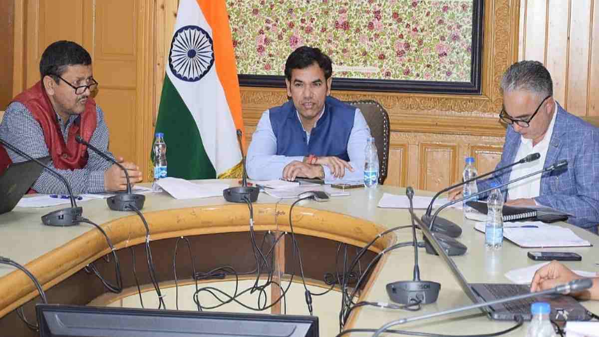 Div Com Kashmir reviews working of Health, School Education & FCS&CA Departments