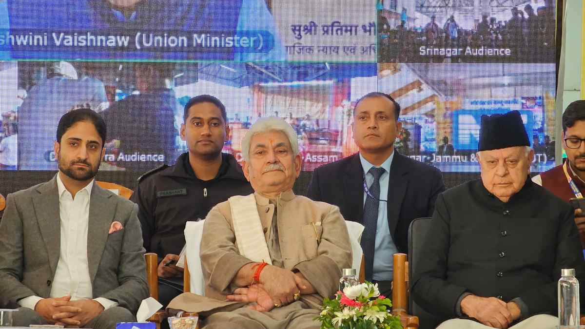 LG Sinha inaugurates Vistadom Coach in Sgr; says post G-20 summit, foreign tourist arrivals up by 350 per cent