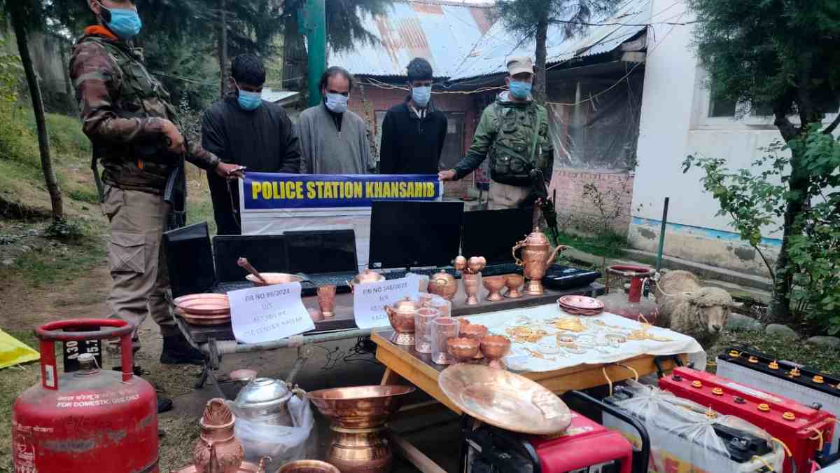 Gang of burglars busted in Budgam, property worth lakhs recovered Gang of burglars busted in Budgam, property worth lakhs recovered