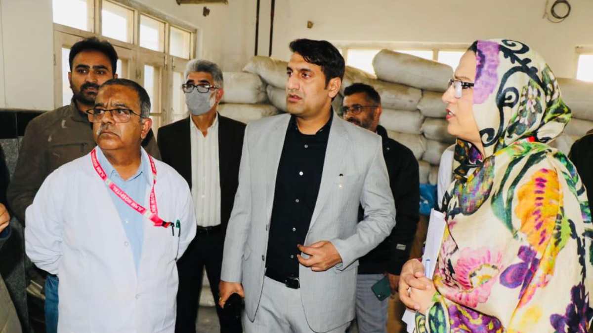 DC Sgr inspects progress of works of SDH Hazratbal, additional block of JLNM Hospital, Multi-Level Car Parking Hazratbal