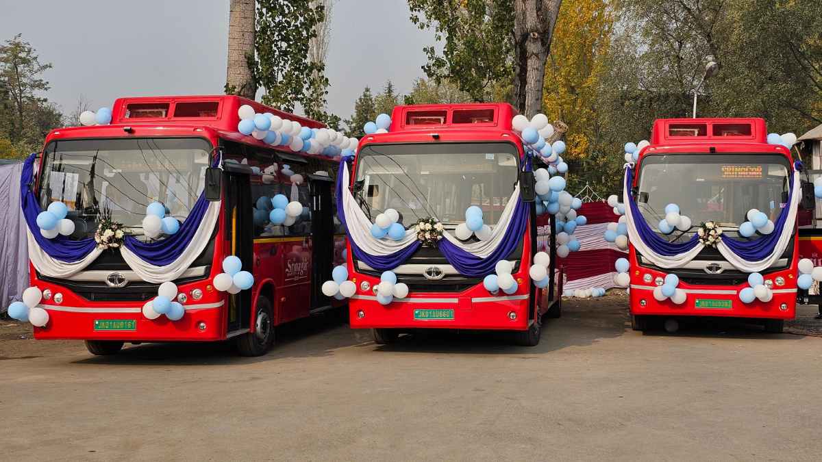 LG Manoj Sinha flags off e-buses in Srinagar