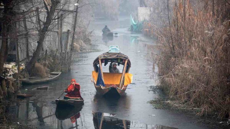 Kashmir shivers as mercury settles below freezing point in Kashmir