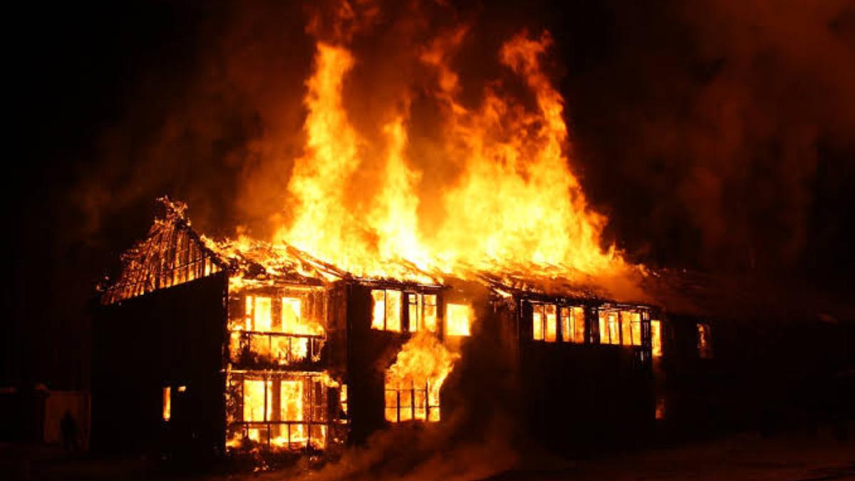 Five residential houses, furniture factory gutted in Baramulla