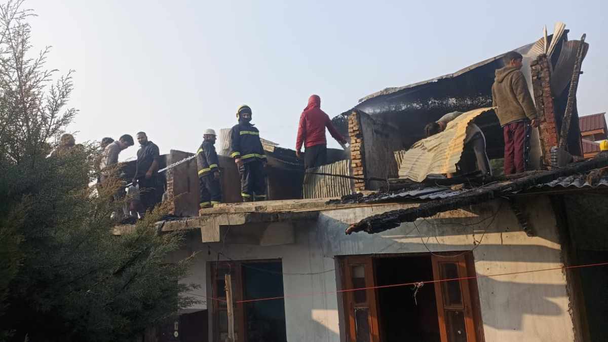 Three residential houses damaged in Nishat Blaze