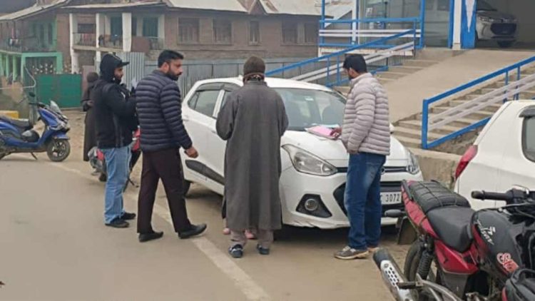 15 vehicles blacklisted, 5 autorickshaws seized in Bandipora 15 vehicles blacklisted, 5 autorickshaws seized in Bandipora