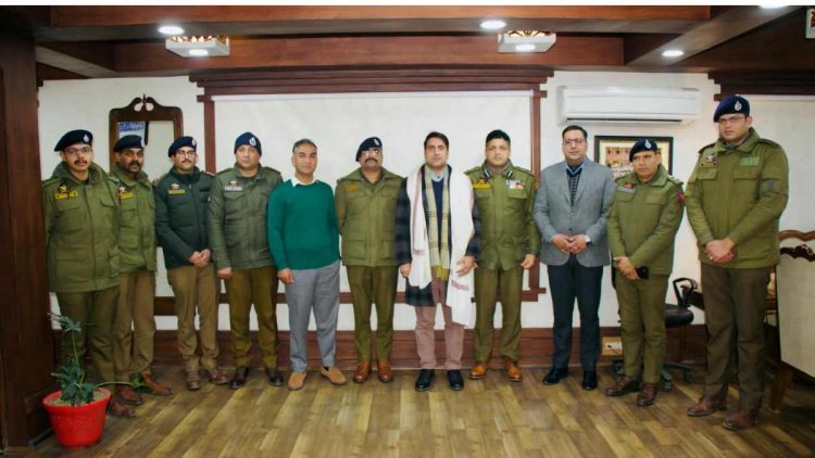 Central Kashmir Range Police accord warm farewell to outgoing DC Srinagar