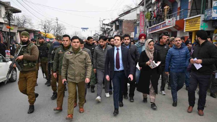 Public Outreach: DC Kulgam Visits far-off D. K. Marg areas
