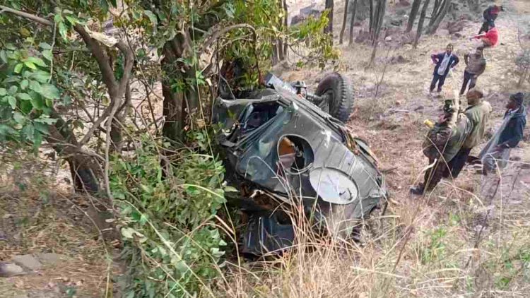 Two soldiers injured after Army vehicle plunges into gorge in Poonch Two soldiers injured after Army vehicle plunges into gorge in Poonch