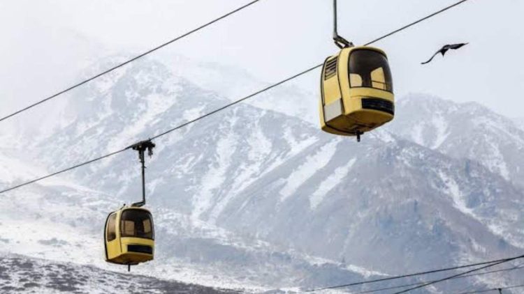 Gulmarg Gondola soars high; Earns Rs. 108 cr revenue, rides more than a million tourists last year Gulmarg Gondola soars high; Earns Rs. 108 cr revenue, rides more than a million tourists last year