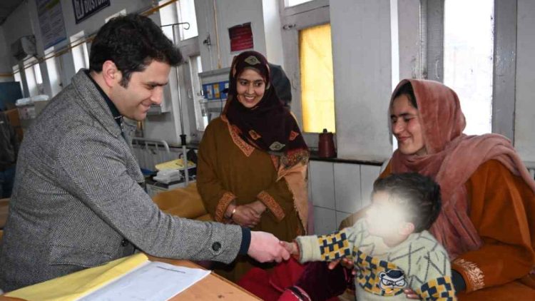 DC Kulgam visits District Hospital, assesses patient care