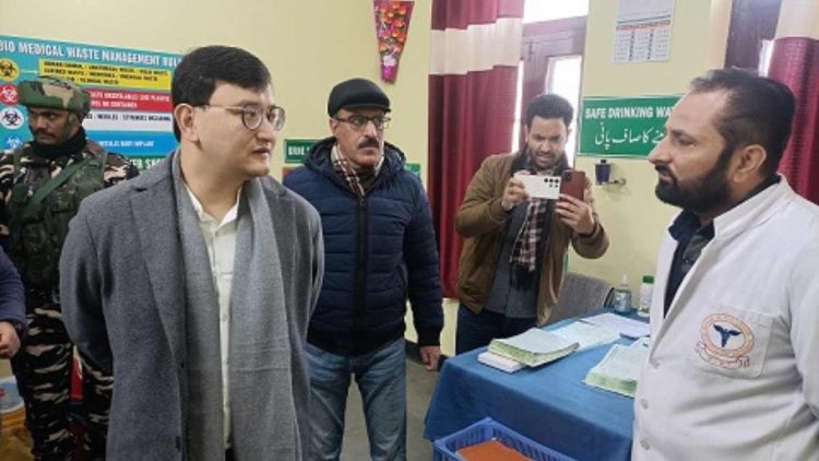 DC Baramulla conducts surprise visit of PHC Sheeri