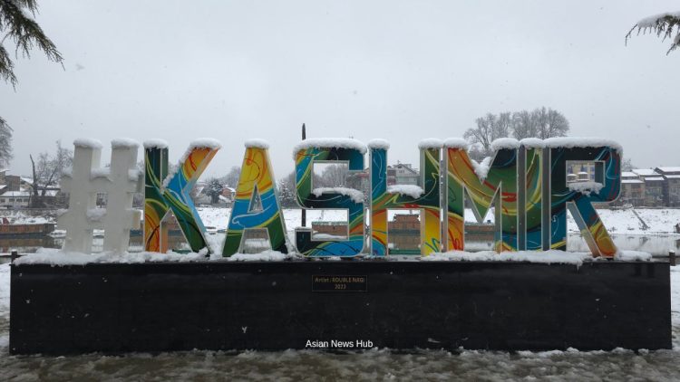 Cold wave continues in Kashmir, MeT forecasts dry weather till Feb 17 Mercury plummets in Kashmir, Gulmarg freezes at minus 10 degree celsius