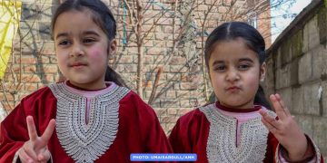 Twin sisters take internet by storm with vlog on Snowfall