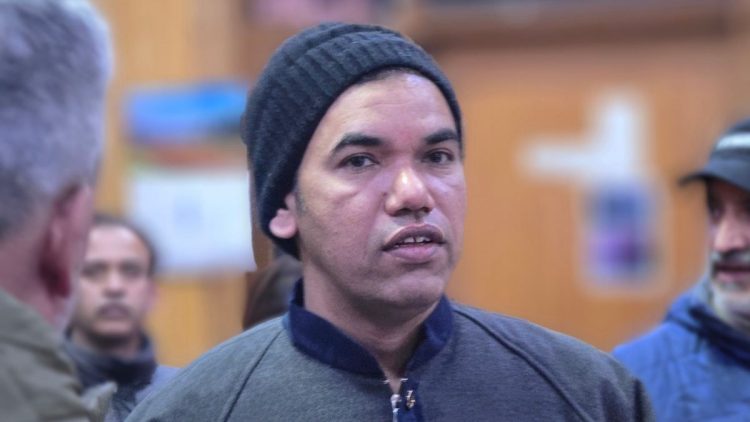 Div com Kashmir directs SRTC, Smart City & Private transporters to facilitate public, run buses on time