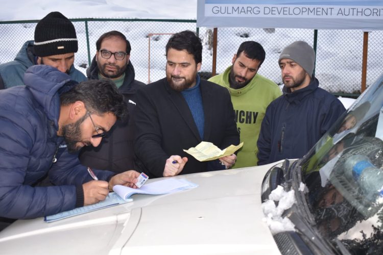 Traffic Crackdown in Baramulla: 45 Licenses Suspended, 7 Registrations Revoked, 21 Vehicles Blacklisted