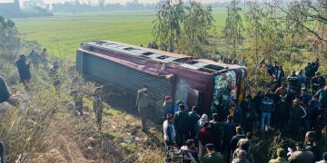 16 people injured as bus overturns in Jammu